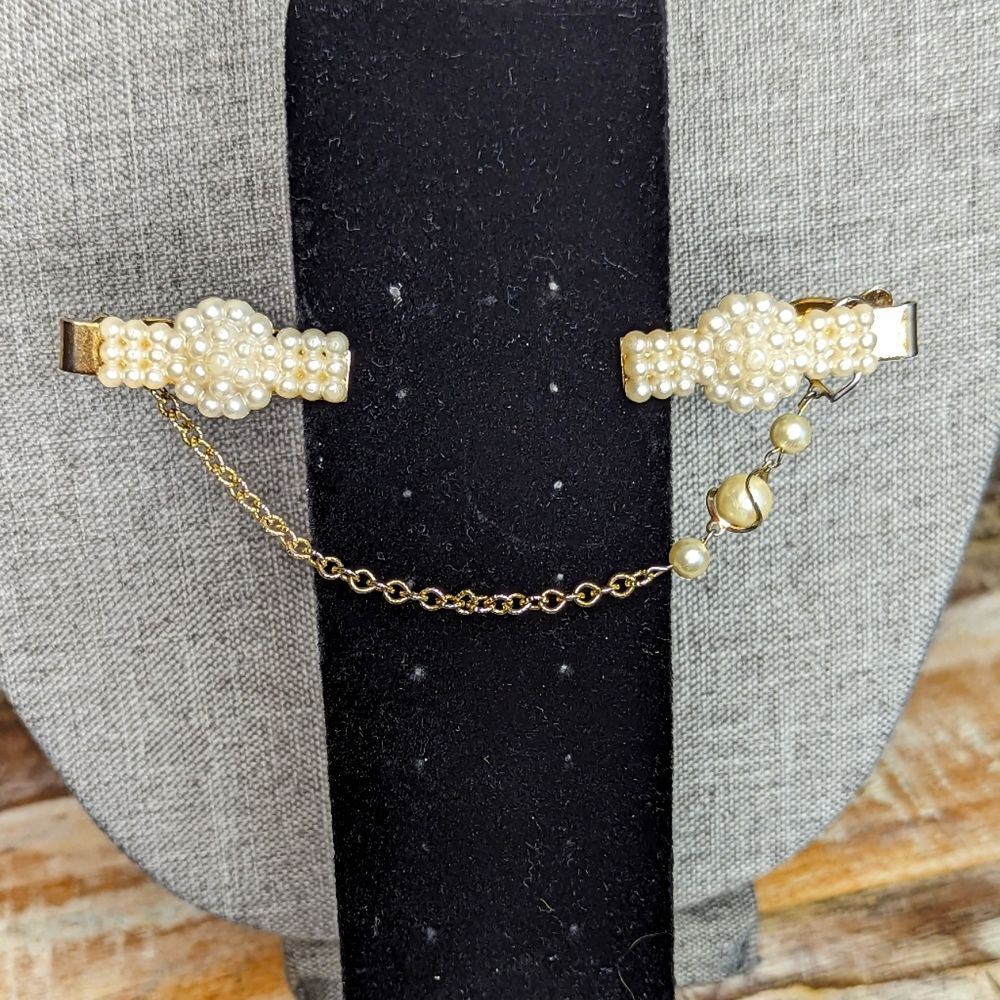 Pearl Sweater Guard Cardigan Clip Gold Tone Chain Vintage